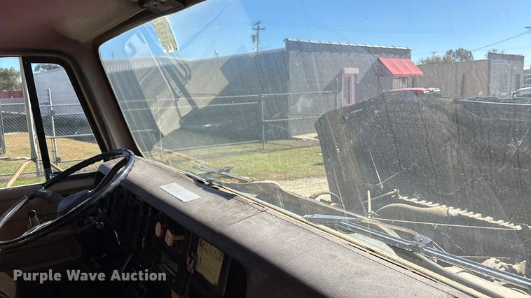 image for item DK0093 1986 International 1754 dump truck