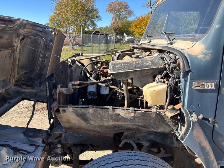 image for item DK0093 1986 International 1754 dump truck