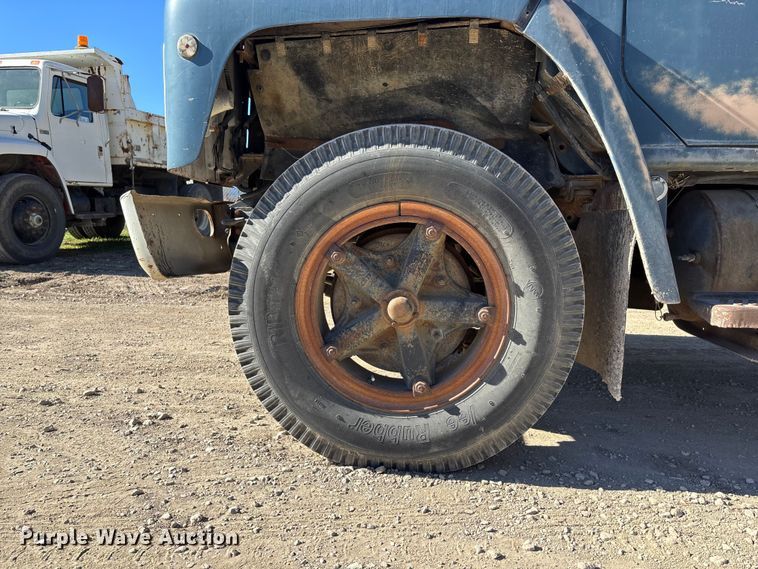 image for item DK0093 1986 International 1754 dump truck