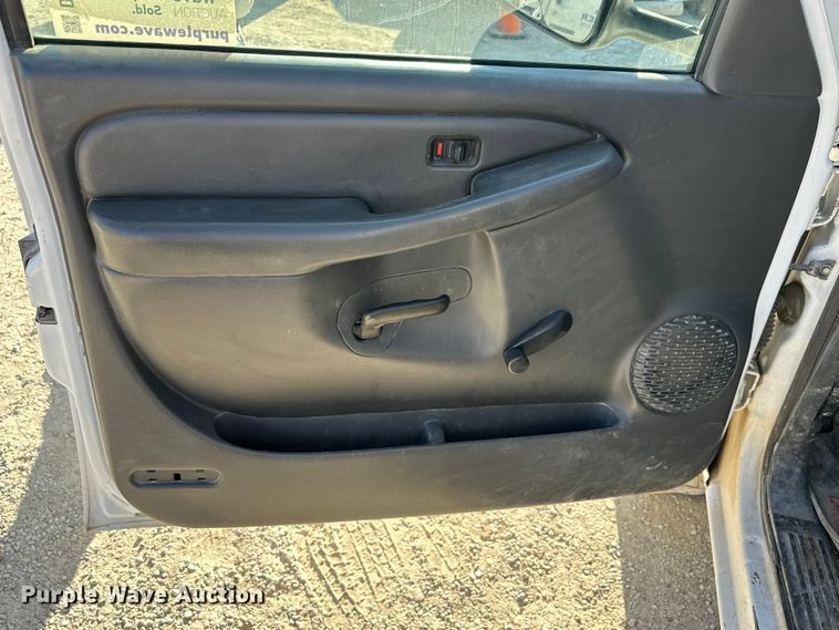 image for item DK0095 2006 GMC Sierra 2500HD Ext. Cab pickup truck