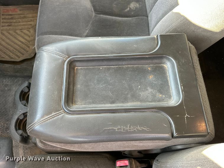 image for item DK0095 2006 GMC Sierra 2500HD Ext. Cab pickup truck