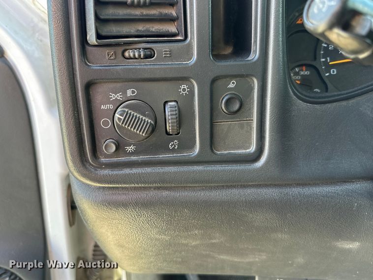 image for item DK0095 2006 GMC Sierra 2500HD Ext. Cab pickup truck