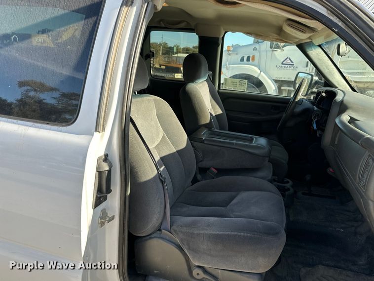 image for item DK0095 2006 GMC Sierra 2500HD Ext. Cab pickup truck