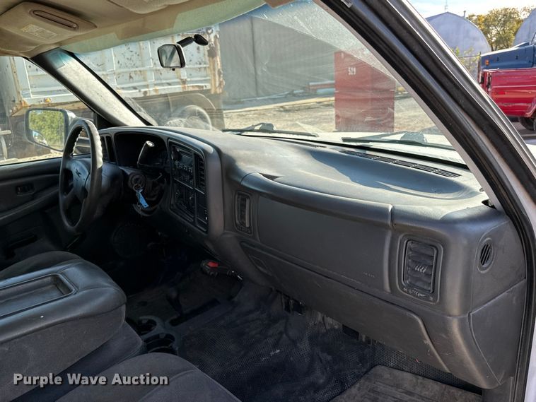 image for item DK0095 2006 GMC Sierra 2500HD Ext. Cab pickup truck