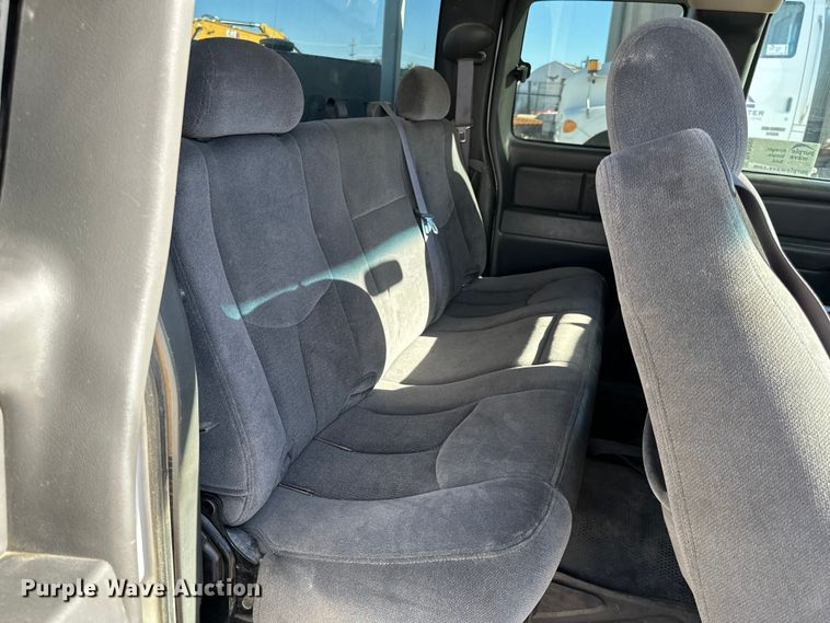 image for item DK0095 2006 GMC Sierra 2500HD Ext. Cab pickup truck