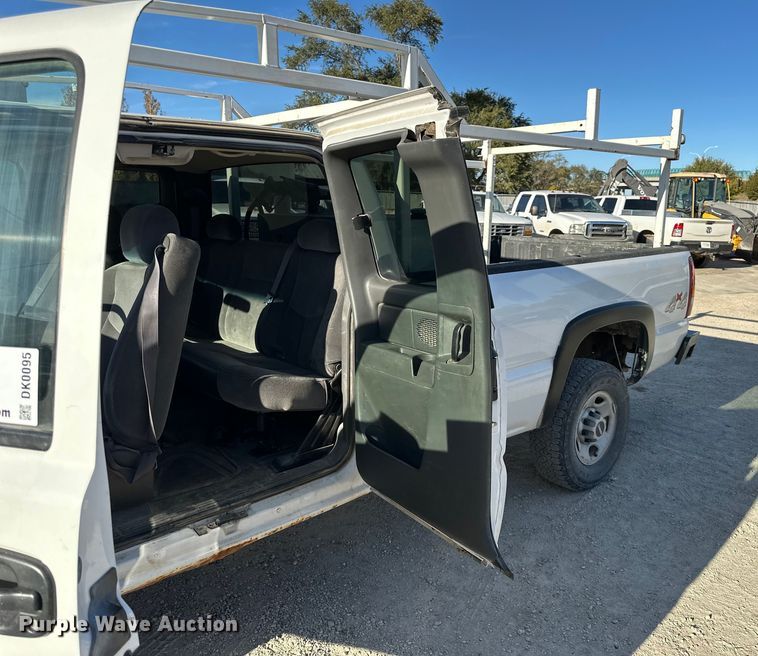 image for item DK0095 2006 GMC Sierra 2500HD Ext. Cab pickup truck