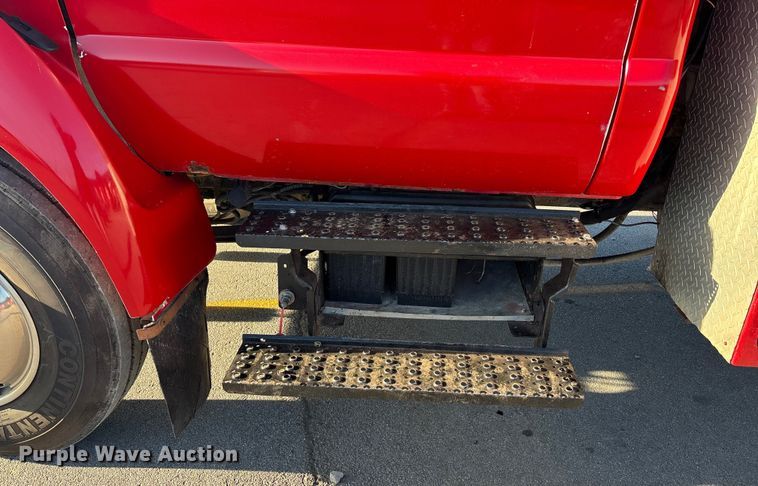 image for item DK0101 2006 Ford F750 utility / service truck