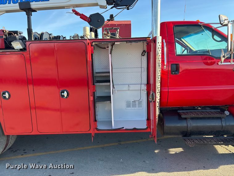 image for item DK0101 2006 Ford F750 utility / service truck