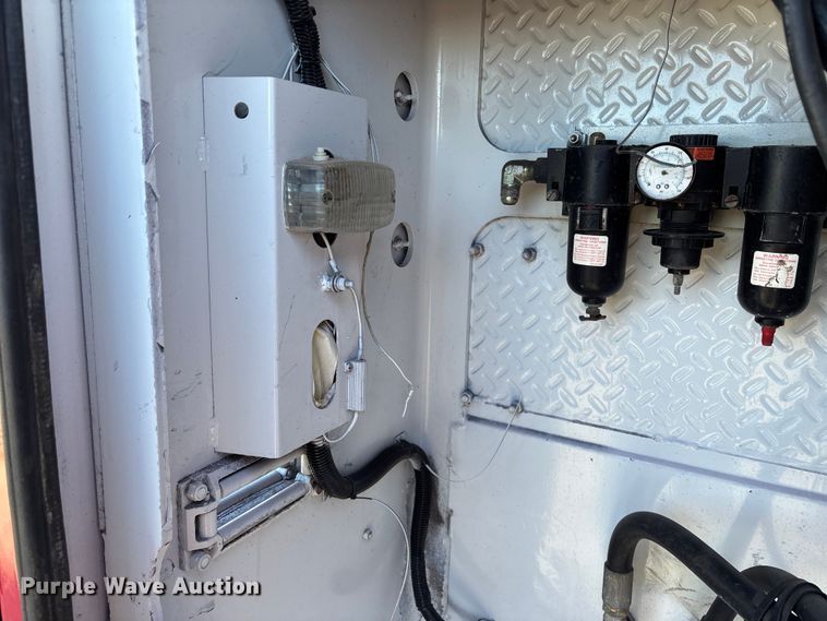 image for item DK0101 2006 Ford F750 utility / service truck