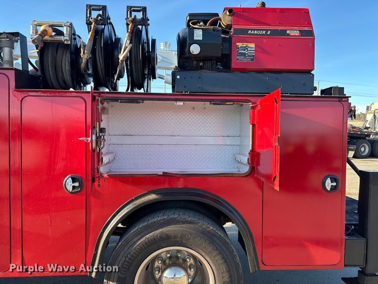 image for item DK0101 2006 Ford F750 utility / service truck