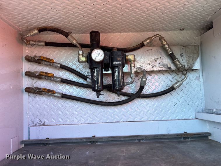 image for item DK0101 2006 Ford F750 utility / service truck