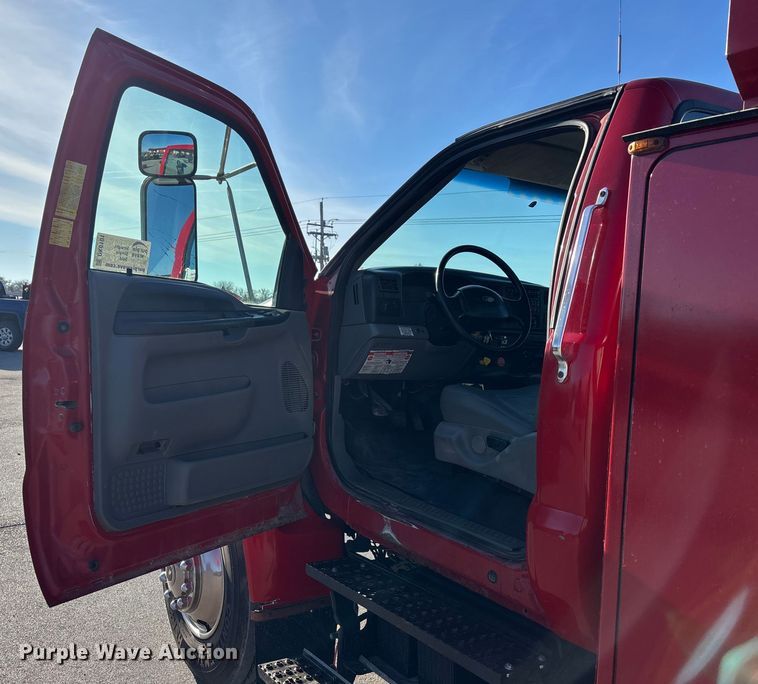 image for item DK0101 2006 Ford F750 utility / service truck
