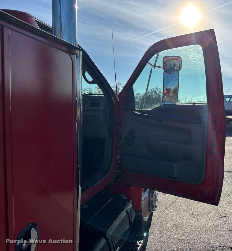 image for item DK0101 2006 Ford F750 utility / service truck