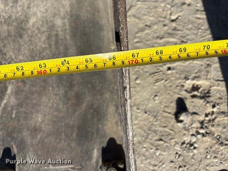 image for item DK0137 Skid steer bucket and forks