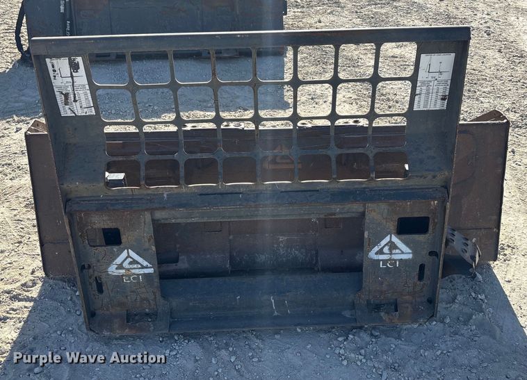 image for item DK0137 Skid steer bucket and forks