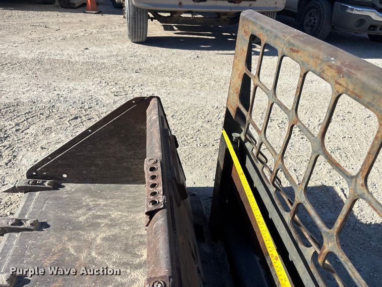 image for item DK0137 Skid steer bucket and forks