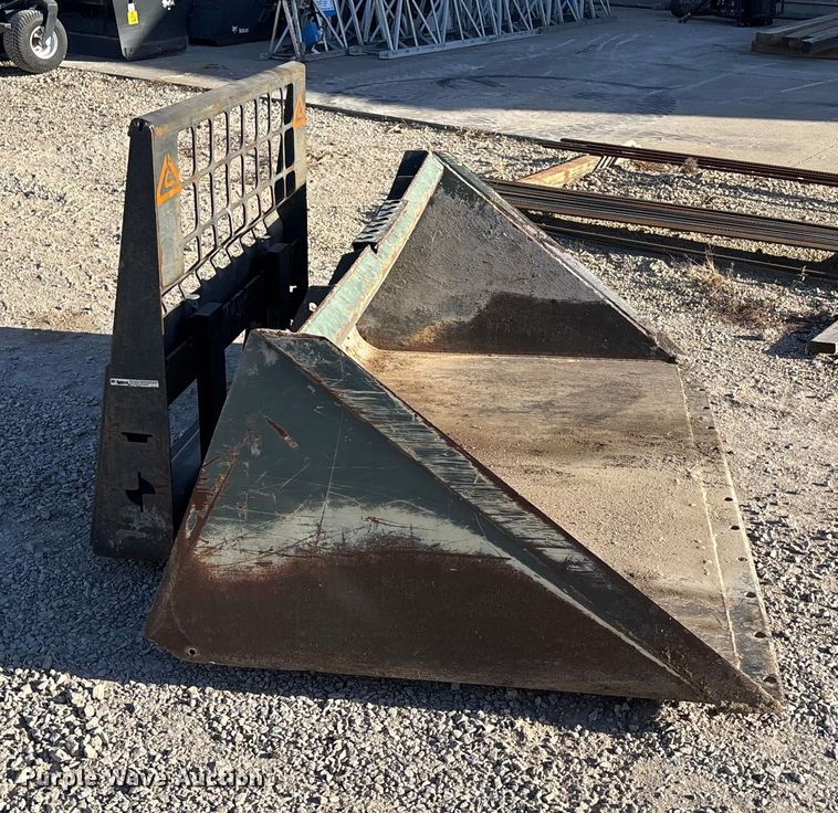 image for item DK0138 Skid steer bucket and forks 