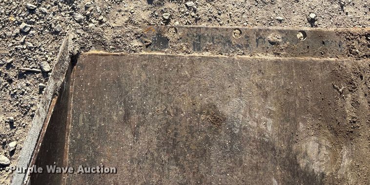 image for item DK0138 Skid steer bucket and forks 