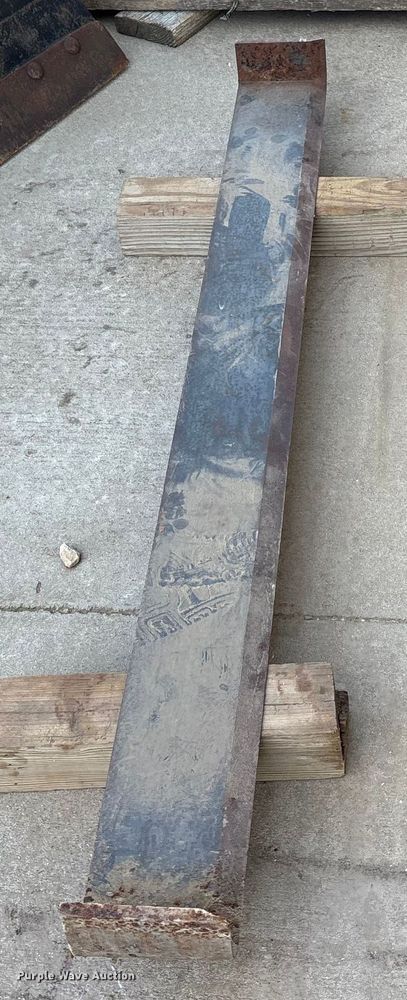 image for item DK0138 Skid steer bucket and forks 