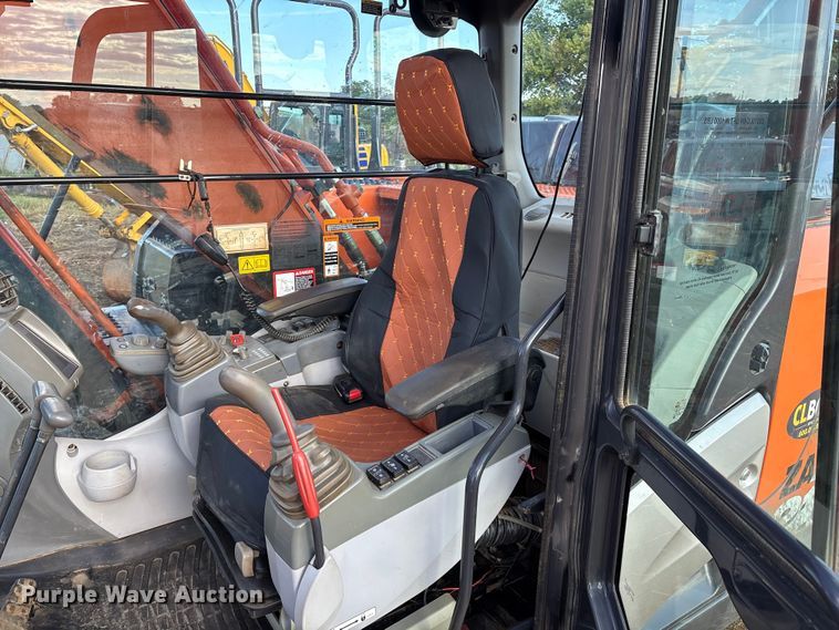 image for item DO1250 2019 Hitachi Zaxis 210LC-6N excavator