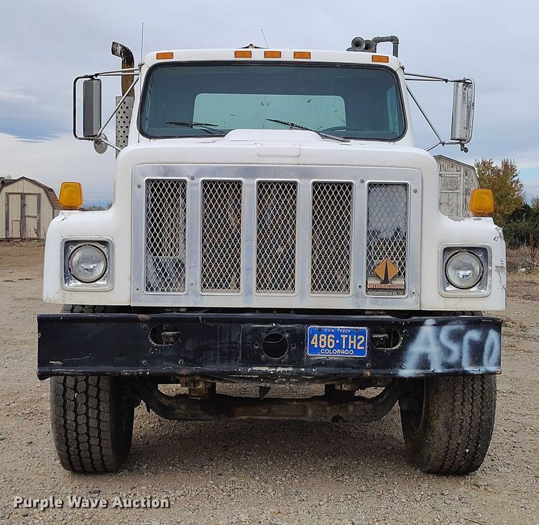 image for item DT0768 1989 International 2554 volumetric concrete mixer truck