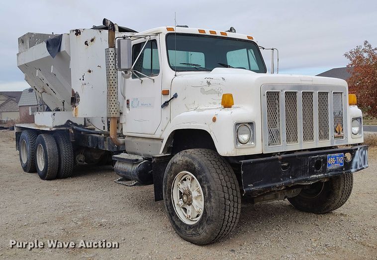 image for item DT0768 1989 International 2554 volumetric concrete mixer truck
