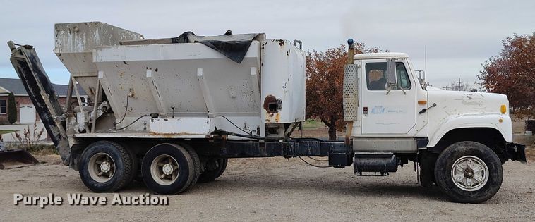 image for item DT0768 1989 International 2554 volumetric concrete mixer truck