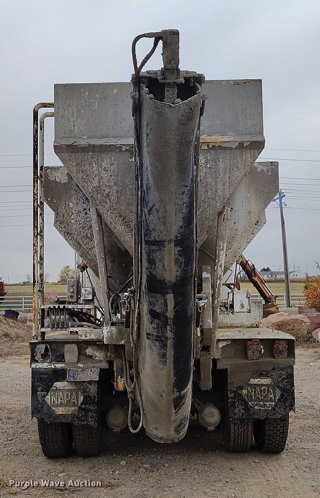 image for item DT0768 1989 International 2554 volumetric concrete mixer truck