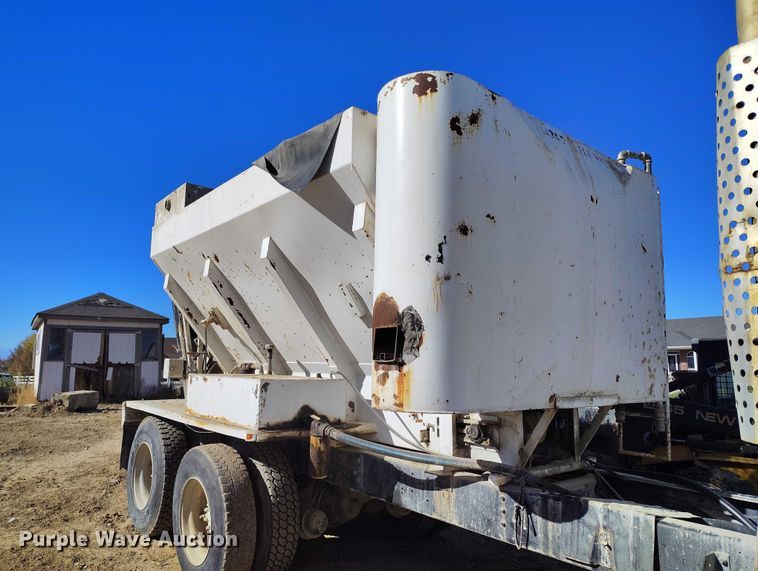 image for item DT0768 1989 International 2554 volumetric concrete mixer truck