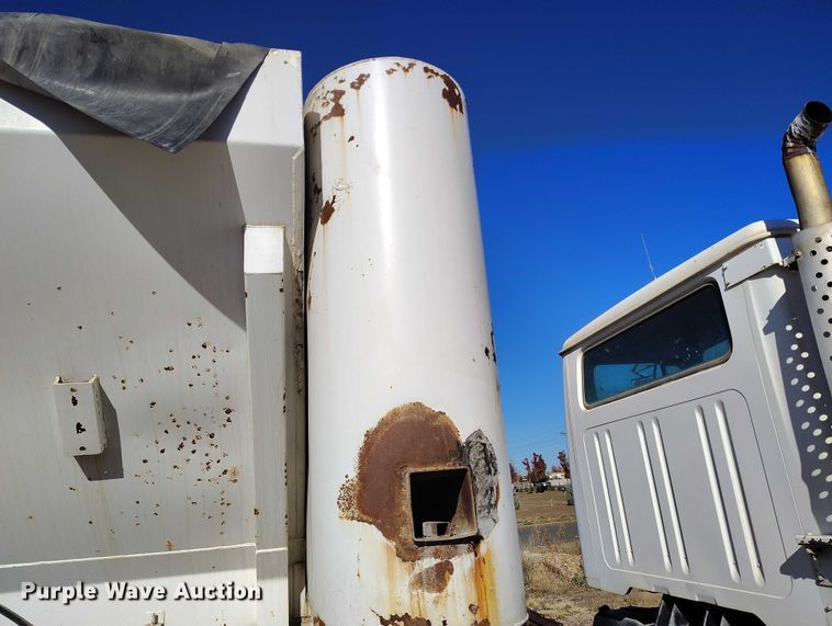 image for item DT0768 1989 International 2554 volumetric concrete mixer truck