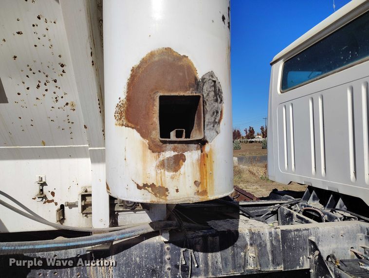 image for item DT0768 1989 International 2554 volumetric concrete mixer truck