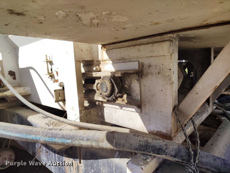 image for item DT0768 1989 International 2554 volumetric concrete mixer truck