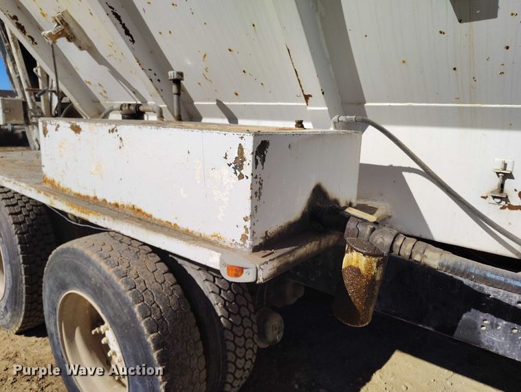 image for item DT0768 1989 International 2554 volumetric concrete mixer truck