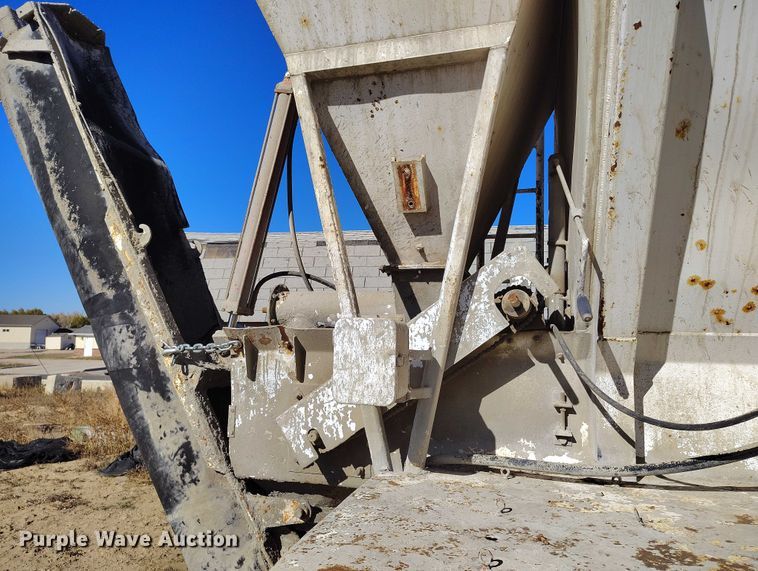 image for item DT0768 1989 International 2554 volumetric concrete mixer truck