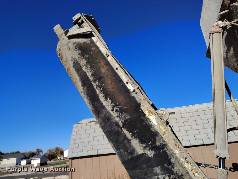 image for item DT0768 1989 International 2554 volumetric concrete mixer truck