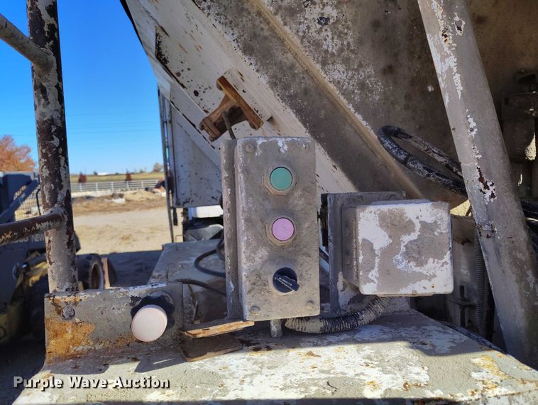 image for item DT0768 1989 International 2554 volumetric concrete mixer truck