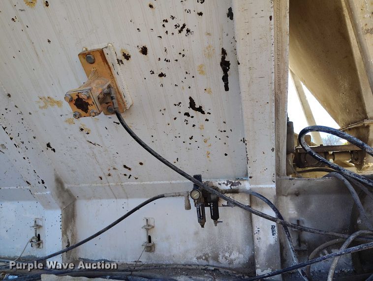 image for item DT0768 1989 International 2554 volumetric concrete mixer truck