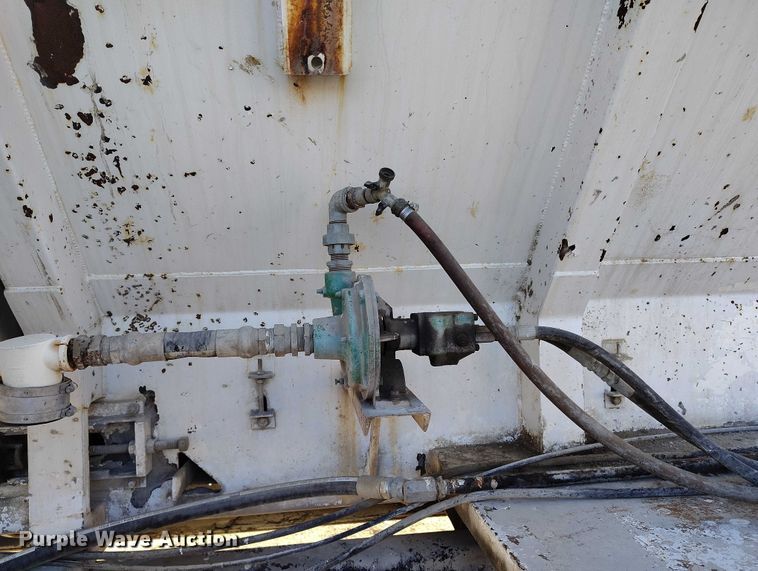 image for item DT0768 1989 International 2554 volumetric concrete mixer truck