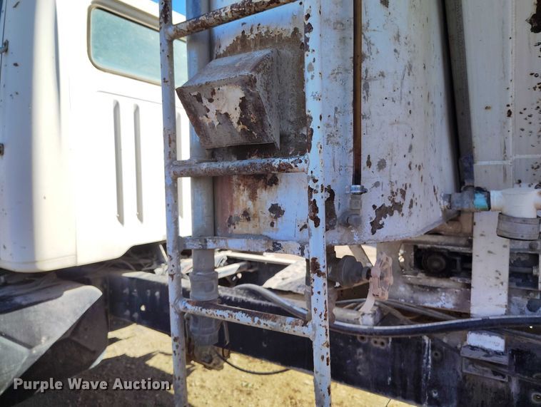 image for item DT0768 1989 International 2554 volumetric concrete mixer truck