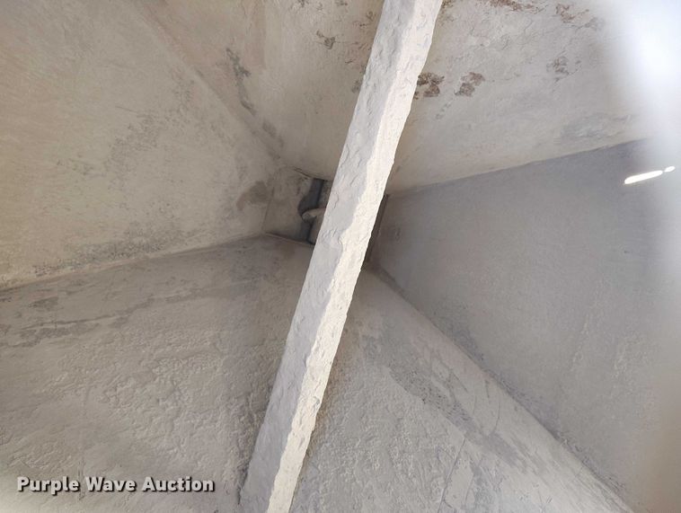 image for item DT0768 1989 International 2554 volumetric concrete mixer truck