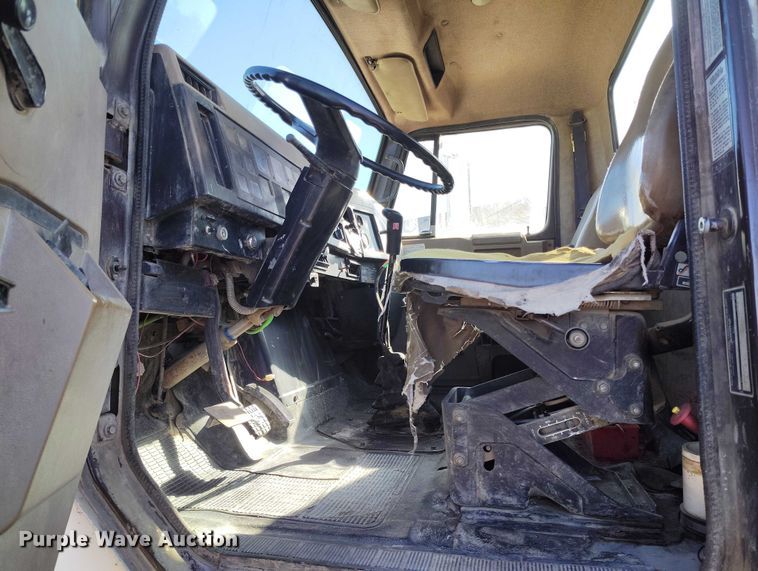 image for item DT0768 1989 International 2554 volumetric concrete mixer truck