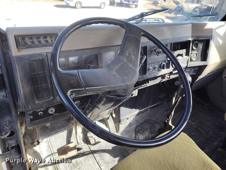 image for item DT0768 1989 International 2554 volumetric concrete mixer truck