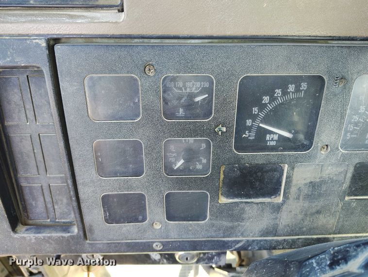 image for item DT0768 1989 International 2554 volumetric concrete mixer truck