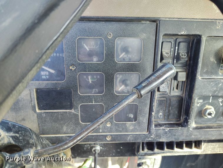 image for item DT0768 1989 International 2554 volumetric concrete mixer truck