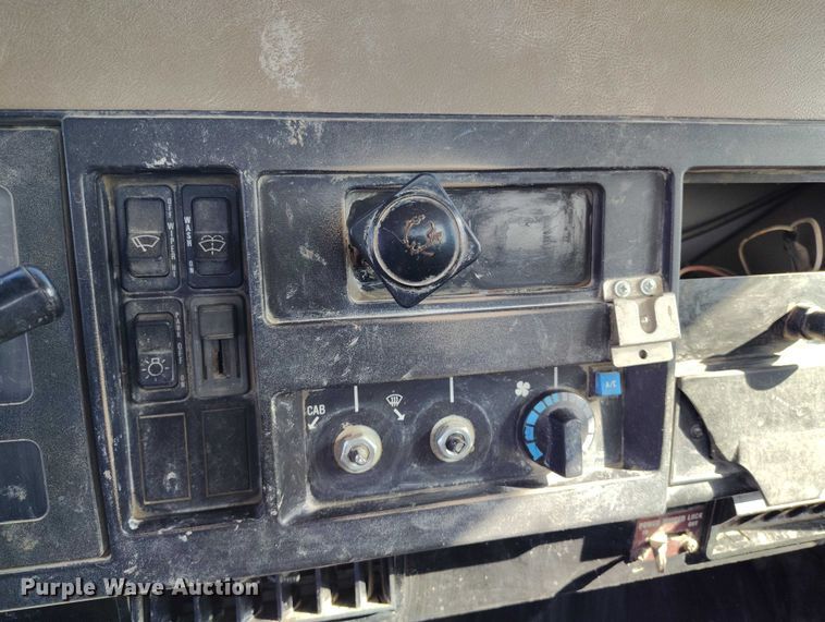 image for item DT0768 1989 International 2554 volumetric concrete mixer truck