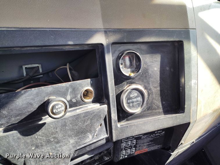 image for item DT0768 1989 International 2554 volumetric concrete mixer truck