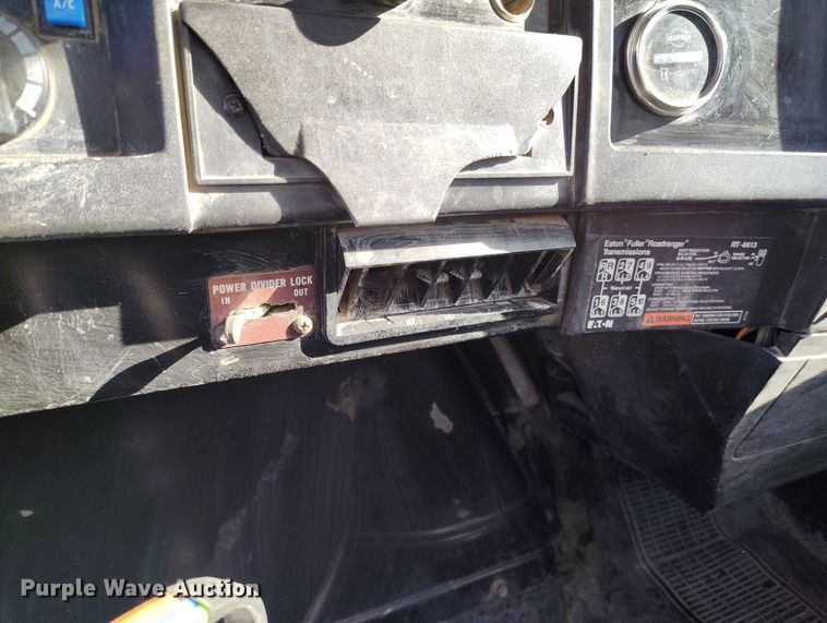 image for item DT0768 1989 International 2554 volumetric concrete mixer truck