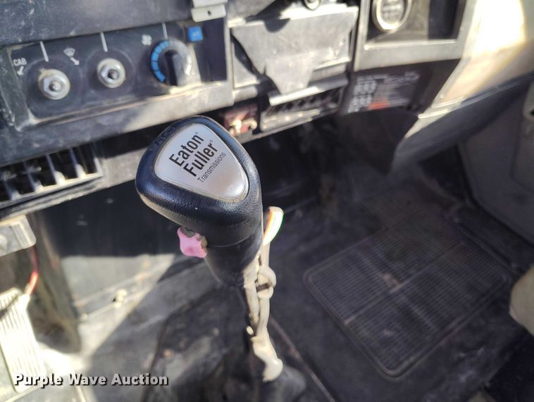 image for item DT0768 1989 International 2554 volumetric concrete mixer truck