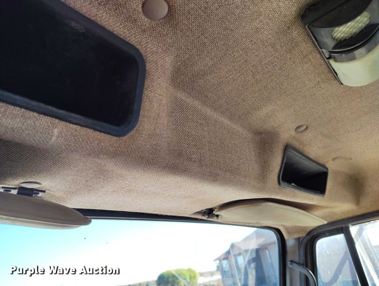 image for item DT0768 1989 International 2554 volumetric concrete mixer truck