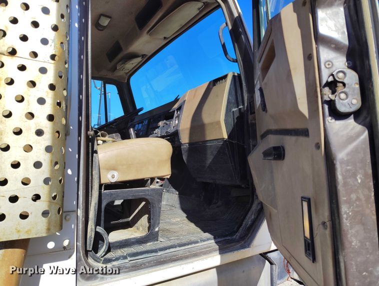 image for item DT0768 1989 International 2554 volumetric concrete mixer truck